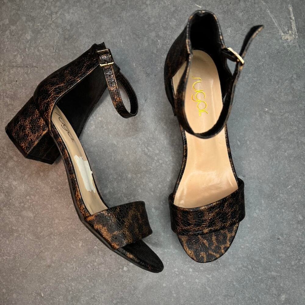 Black and brown leopard print